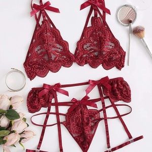 SHEIN: Red Floral Lace Lingerie Set